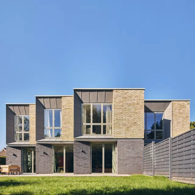 And now, the reveal…

The pair of houses making up the Sunnymead Twosome are not equal, but this is only clear at the rear. The larger house occupies three of the four tiered volumes.

Find out more via the link in our bio.

#twins #Oxford #architecture #architectsinoxford #brick #modernhome #light #dreamhome #design #symmetry #surprise #wintersun