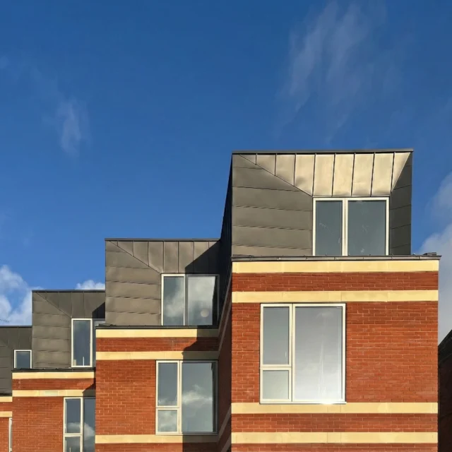 Winter sun catching our latest building coming off the blocks.

Beautiful rental apartments by the river in Oxford.

@belmarknightingale 

#wintersun #wintersunshine☀️ #riverside #riversideliving #apartments #Oxford #architectinoxford #design #stripes
