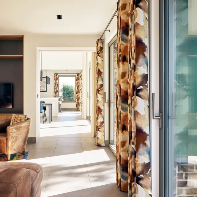 Enfilade, noun (architectural): “A series of rooms aligned along a single axis.”
Ideally with windows on the southernmost flank so the spaces are bathed in sunlight on occasion.

#enfilade #wintersun #architectinoxford #design #designinspiration #lightfilled #openplanliving #oxfordshireinteriordesign #oxford #oxfordshire